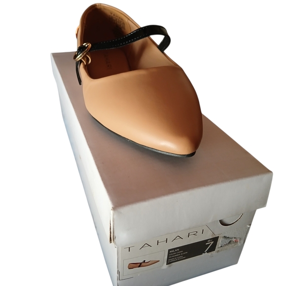 TAHARI Women's Camel w/black Mary Jane Flats - Picture 2 of 6